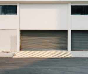 Choosing the Right Garage Door Repair Expert for Long-Term Peace of Mind