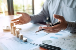 How to Turn Your Monthly Spending Habits Into Smart Saving Goals