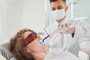 Flash a Brighter Smile: The Latest Trends in Teeth Whitening in Cardiff (That Actually Work)