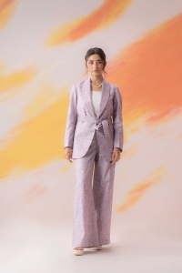 Blazer or Jumpsuit for Girls in Pakistan: Which Style Suits You Best?