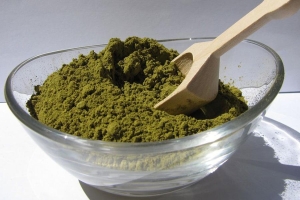 The Ayurvedic Benefits of Applying Natural Henna Powder