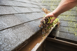 Why Timely Eavestrough Maintenance Matters in Winnipeg’s Harsh Climate