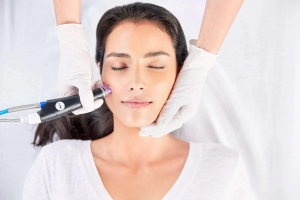 Snatch That Glow With a Game-Changing Hydrafacial