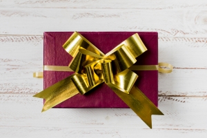 How to Personalize Your Gift Box or Basket for a Truly Thoughtful Present