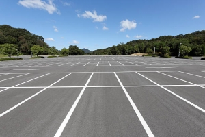 How can I find reliable parking lot paving contractors in Atlanta?