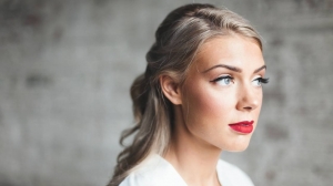 Step-by-Step Guide to a Quick Makeup Touch-Up Routine