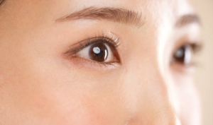 Is Eyelid Surgery Suitable for Both Men and Women in Riyadh?