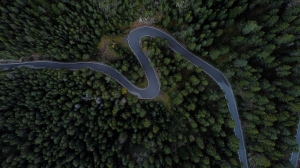 How Can GPS Tracking Enhance Customer Satisfaction and Service Delivery in Fleet Operations?