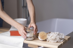 Acetone vs. Isopropyl Alcohol: What’s Better for Cleaning Craft Surfaces?