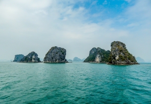 Exploring Vietnam: From Ha Long Bay Cruises to Lantern‑Lit Streets of Hoi An