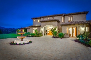 Why Working with Local Real Estate Agents in Carlsbad, CA Gives You an Edge