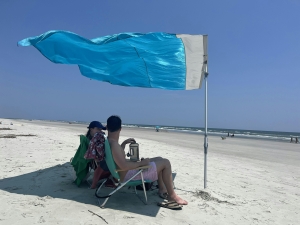 The Best Lightweight Beach Umbrella Options for a Relaxing Day Under the Sun