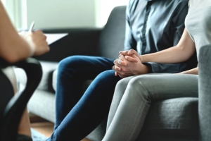 Top Signs You Need to See a Relationship Therapist in Singapore