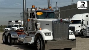 Looking for a Kenworth W900 in Mississauga? Start Here
