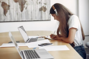 Why & How to Choose the Best Online Lower Secondary School