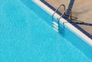 7 Reasons to Pick Renewable Energy Solutions as Your Swimming Pool Service Provider