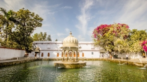 Exploring Saheliyon Ki Bari – A Royal Garden’s Story