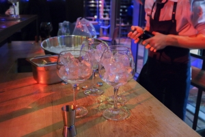 What Size Cocktail Tables Are Best for Small Events in New York?