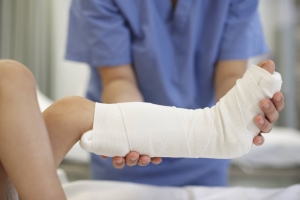 Why Is It Important to See a Fracture Treatment Specialist?