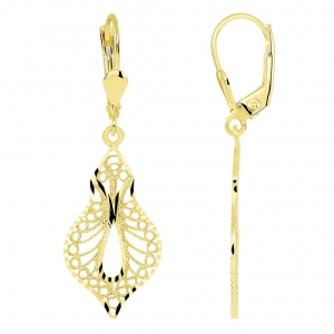 A Guide to Choosing the Perfect Gold Earrings for Women