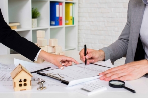 Understanding the Role of Property Lawyers in Thane and NRI Property Disputes