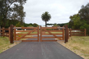 Custom Timber Gates That Blend Art with Architecture