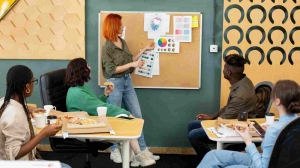 Technology Trends in Classrooms with Immersive Learning through XR