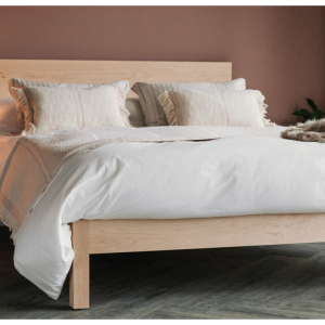 Top 5 Reasons to Shop for an Oak Bed Instead of Other Wood Options