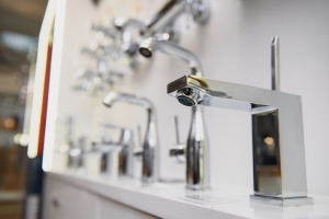 The Role of a Plumbing Fixture Showroom in Bathroom Renovations
