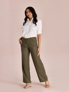 How to Choose Casual Pants for Women Based on Body Type