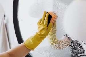 Why Hiring a Professional Dusting Service Is Better Than DIY Cleaning