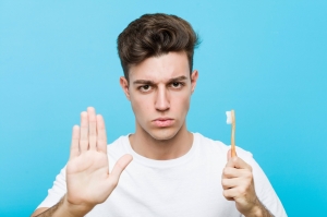 Why You Should Wait 30 Minutes Before Brushing Your Teeth