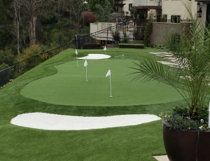 Creative Design Ideas for Small and Large Residential Putting Greens