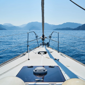 Boat Owners’ Secret: Fix Fiberglass Cracks Fast with MagicEzy’s 3-Step Repair