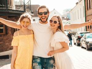 How To Plan A Meaningful Reunion With Friends