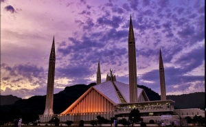 Faisal Mosque – Largest Mosque in Pakistan