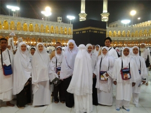 Where Can Women Find the Best Umrah Travel Options in 2025?