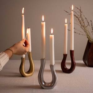 How to Use Candle Holders to Transform Your Living Room Into a Cozy Retreat