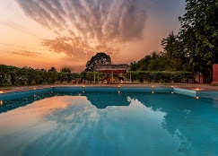 Which are the best resorts in Ranthambore for wildlife enthusiasts?