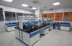 15 Common Mistakes to Avoid When Selecting Laboratory Furniture