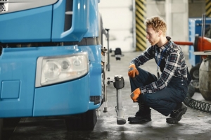 How Do Houston’s Heat And Humidity Impact The Need For Auto Repair In Houston, TX?