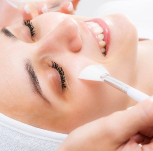 A Dermatologist’s Guide to Chemical Peeling in Islamabad