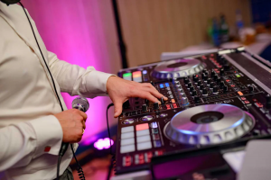 Expert DJ Set up Equipments Services in Dubai 