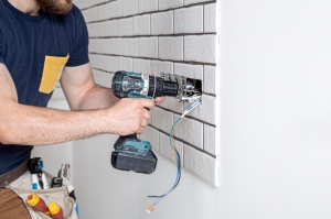 What’s the Difference Between a Regular and Emergency Electrician in Bermondsey?