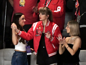Taylor Swift Chiefs 60 Jacket – A Stylish Tribute to Football and Pop Culture