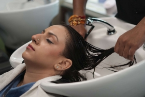 best-hair-salon-in-delhi-madonna-salon