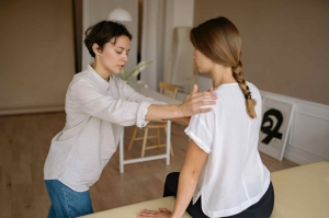 Top Benefits of Visiting Chiropractors in Irvine CA for Neck and Shoulder Pain