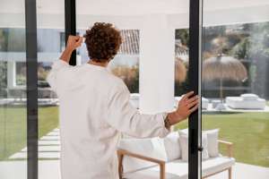 Top Signs You Need Window Replacement and What to Do About It