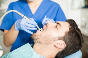 How Oxnard Oral Surgeons Handle Wisdom Teeth and Implants