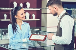 Custom vs. Ready-Made Jewelry: Which Is Right forYou?